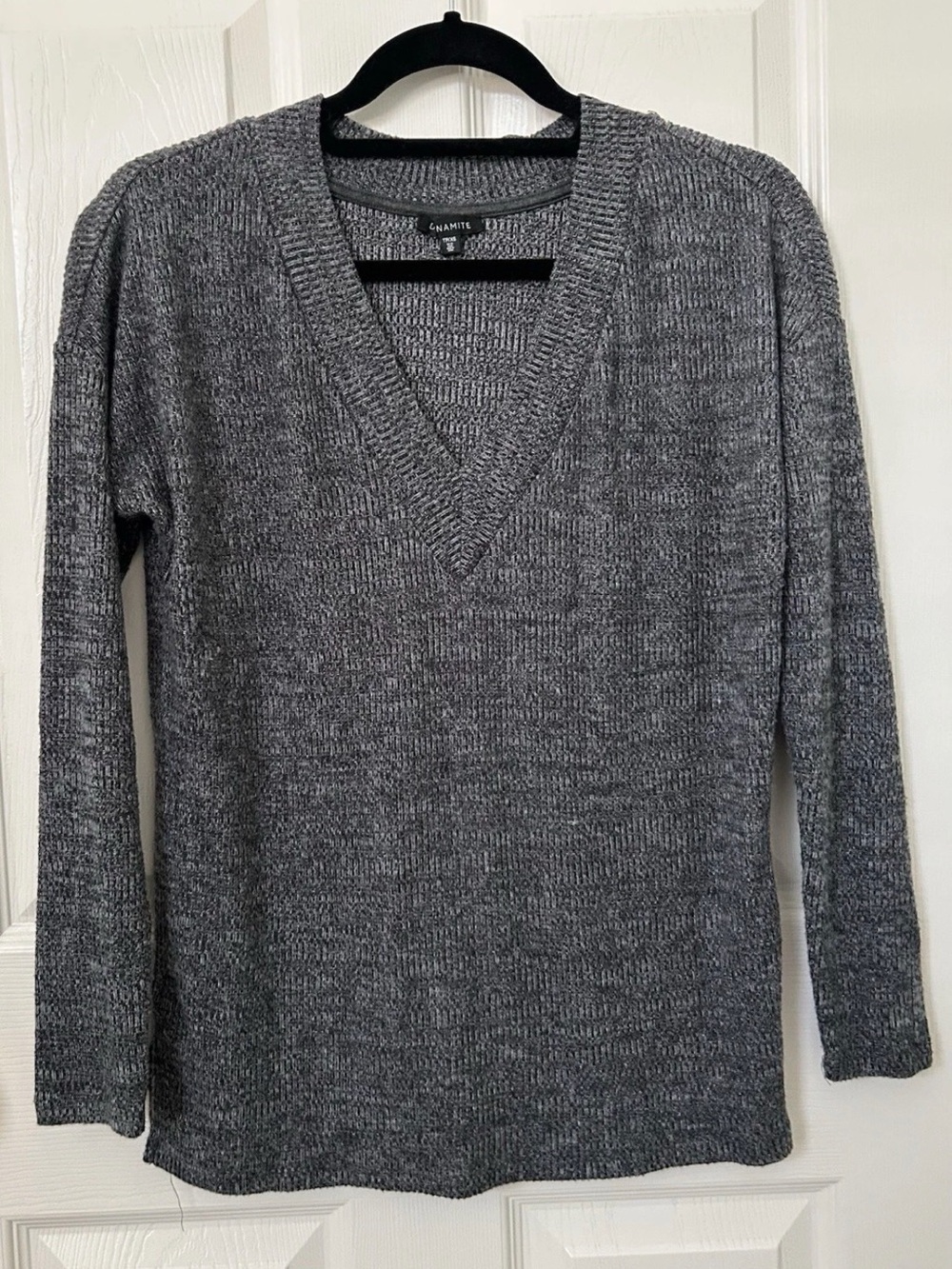 Dynamite Women's Gray V-Neck Sweater